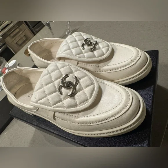 Chanel Women's Turnlock White Loafers size 41 - Picture 5 of 9